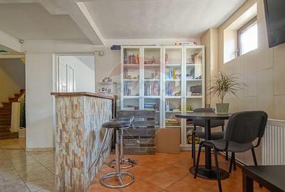 Casă cu 7 camere cu Teren 243 Mp în Tractorul - 4