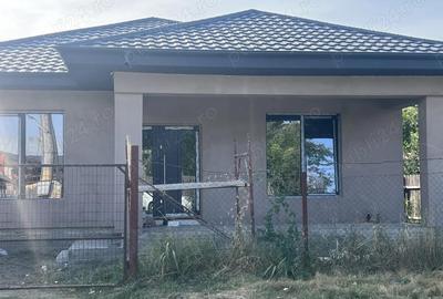 Casă cu 4 camere cu Teren 400 Mp în Amara - 3