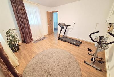 Casă individuală cu 8 camere cu Teren 421 Mp în 9 Mai - 26