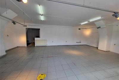 Spațiu comercial, de 75 mp, în Central - 3