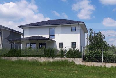 Casa cu 4 camere, 240 mp utili, teren cu 469 mp, Blejoi - 4