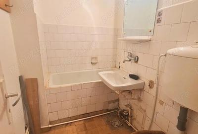 Ap. 2 cam decomandat, Bd. Independentei - 1