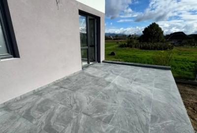 Casă cu 4 camere cu Teren 420 Mp în Săsar