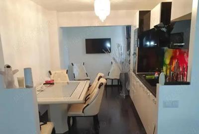 Vand apartament 4 camere zona Spitalul Judetean