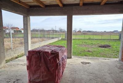 Casă cu 4 camere cu Teren 400 Mp în Central - 2