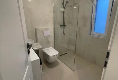 Proprietar, vând 1/2 duplex - 4