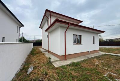 Vilă in Miroslava - arhitectura moderna, finisaje premium, la strada principala - 2