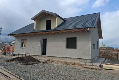 Casă cu 4 camere în Central - 2