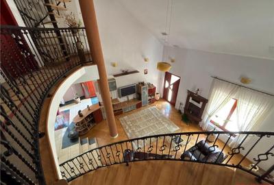 Casă cu 9 camere cu Canalizare în Central - 3