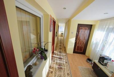 Duplex cu 4 camere cu Canalizare în Petrindu - 1