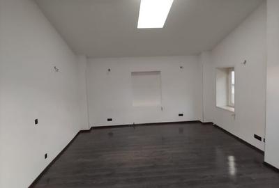 Zona Eminescu Dacia S+P+1+M  290 mp utili zona de birouri - 2