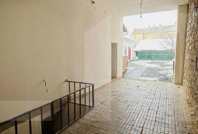 Casă cu 10 camere cu Teren 760 Mp în Central - 5