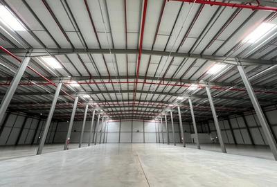 Hala ultramoderna centru logistic, depozitare + birouri 5,857 mp - 4