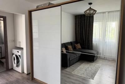 Apartament cu 2 camere semidecomandat, mobilat în Tractorul - 2