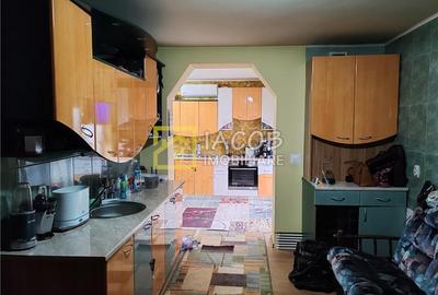 Casă individuală cu 6 camere cu Canalizare în 9 Mai - 22