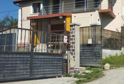 Casă cu 4 camere cu Teren 992 Mp în Bonț - 1