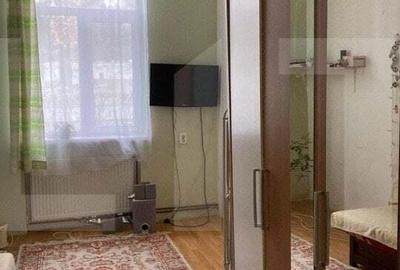 Apartament cu 3 camere semidecomandat în Central - 1