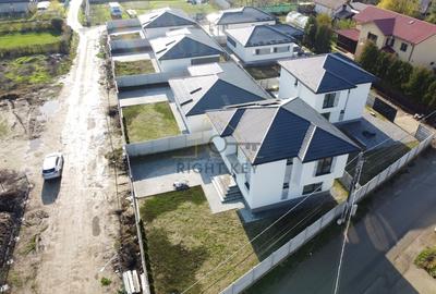 Casă individuală cu 4 camere cu Canalizare în Domnești