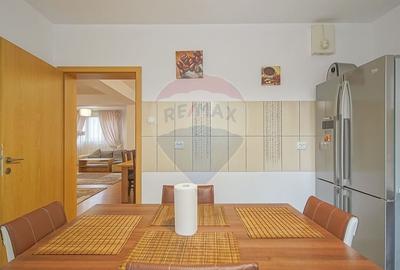 Casă cu 7 camere cu Teren 1167 Mp în Tractorul - 10