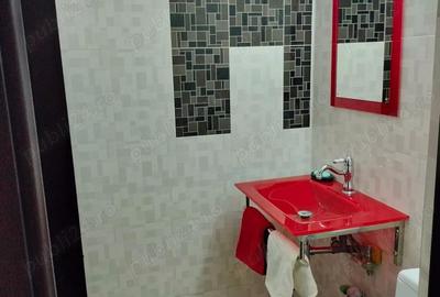 Apartament cu 3 camere semidecomandat în Central - 1