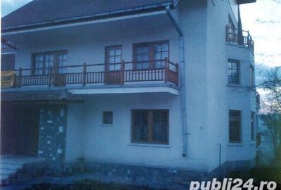 Casă cu 8 camere cu Teren 2500 Mp în Cornu - 4