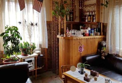 CASA SINGUR CURTE IN ZONA CENTRALA A BRASOVULUI - 4