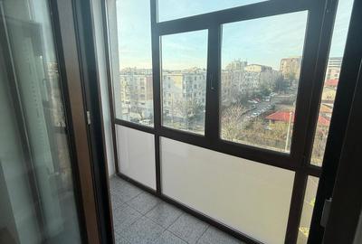 Apartament cu 2 camere decomandat în Km 5 - 2