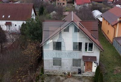 Casa/Villa , 5 camere, singur în curte, 960 mp teren- zona Tarlungeni - 5