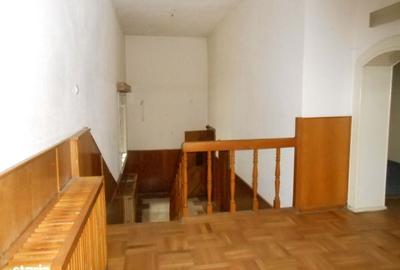Casă cu 4 camere în Tipografilor - 13