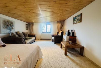 Casă cu 7 camere cu Teren 1411 Mp în Tineretului - 1