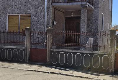 Casă cu 4 camere cu Teren 209 Mp în Central - 2