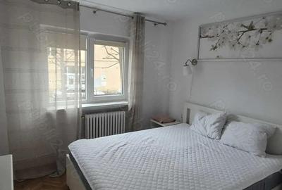 Apartament cu trei camere, zona Cri?an, etajul 1 - 1