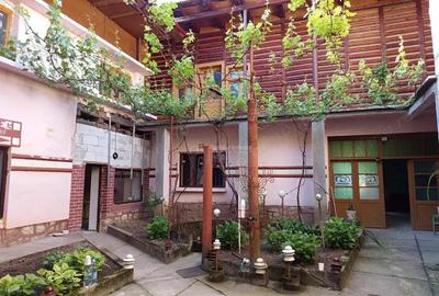 Casă cu Teren 1439 Mp în Socol - 1