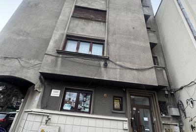 Apartament cu 3 camere semidecomandat în Romană