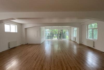 Casă individuală cu 14 camere cu Piscina în Tărtășești - 2