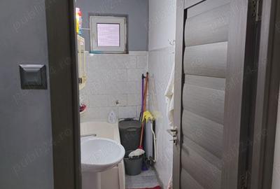 Apartament cu 3 camere semidecomandat în 9 Mai - 5