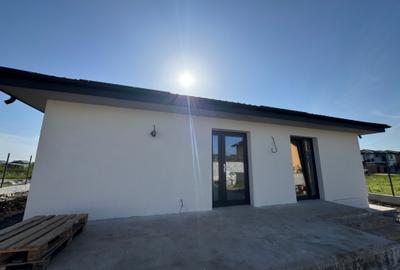 Casă cu 4 camere în Berceni - 1