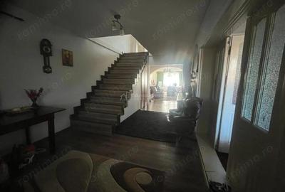 Casă cu 7 camere cu Teren 280 Mp în Periferie - 1