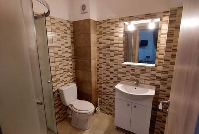 Garsonieră decomandată în Roșu