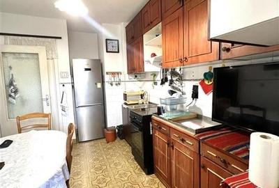APARTAMENT CU 3 CAMERE | DE INCHIRIAT | PIATA 1 DECEMBRIE - 2