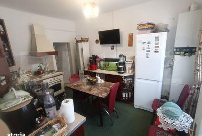 Casă cu 2 camere cu Teren 854 Mp în Central