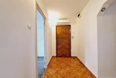 Apartament cu 3 camere decomandat, mobilat în Soarelui