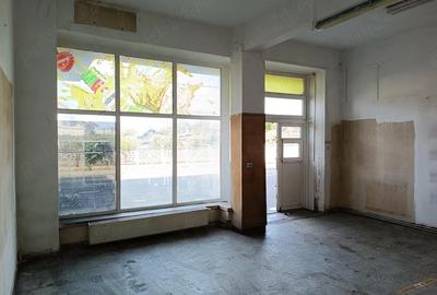 Spațiu comercial, de 54 mp, în Central - 3