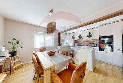 Casă cu 4 camere cu Teren 250 Mp în Central