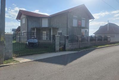 Casă cu 4 camere în Central - 8