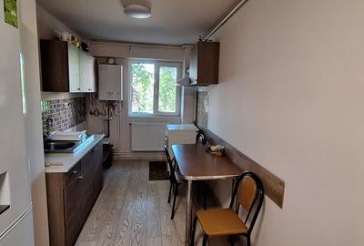 Apartament cu 3 camere decomandat, mobilat în Tomis Nord