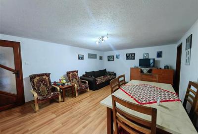 Duplex cu 12 camere cu Canalizare în Vest - 3