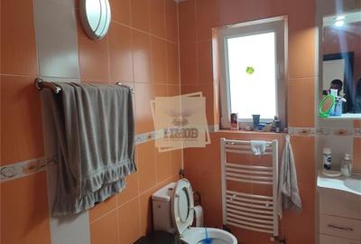 Apartament cu 4 camere 2 balcoane si baie cu fereastra pe Mihai Viteazu - 8