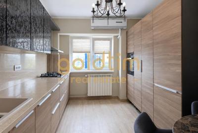 Apartament cu 4 camere semidecomandat, mobilat în P-ța Victoriei