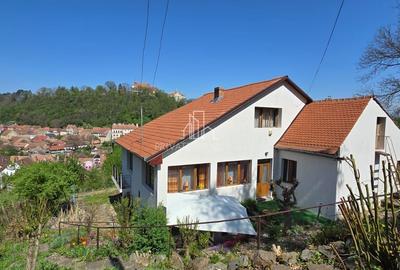 Casă individuală cu 4 camere cu Teren 350 Mp în Central - 1